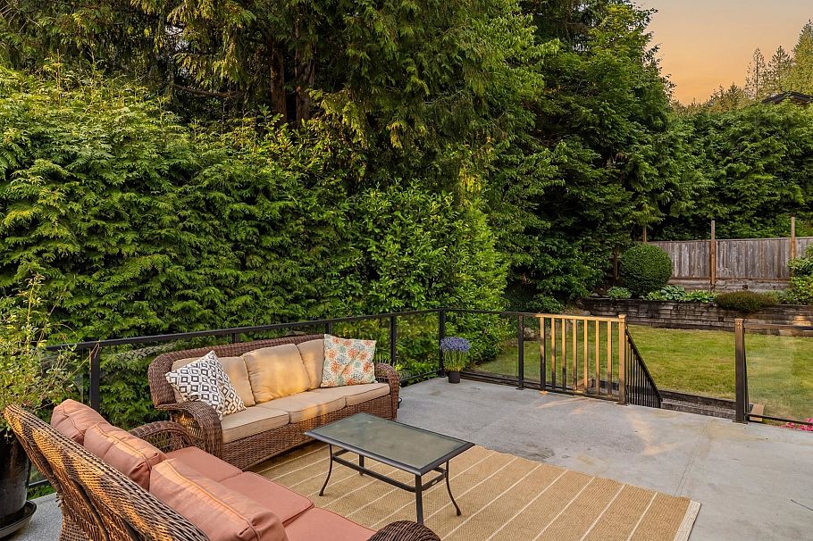 1438 Mcnair Drive North Vancouver, BC - 25