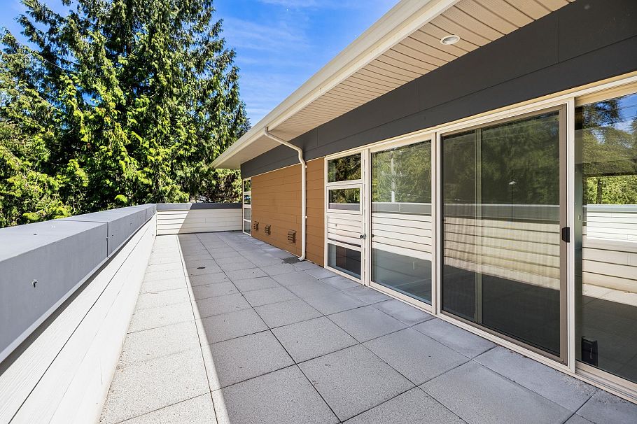 PH2 2832 Capilano Road North Vancouver, BC - 31