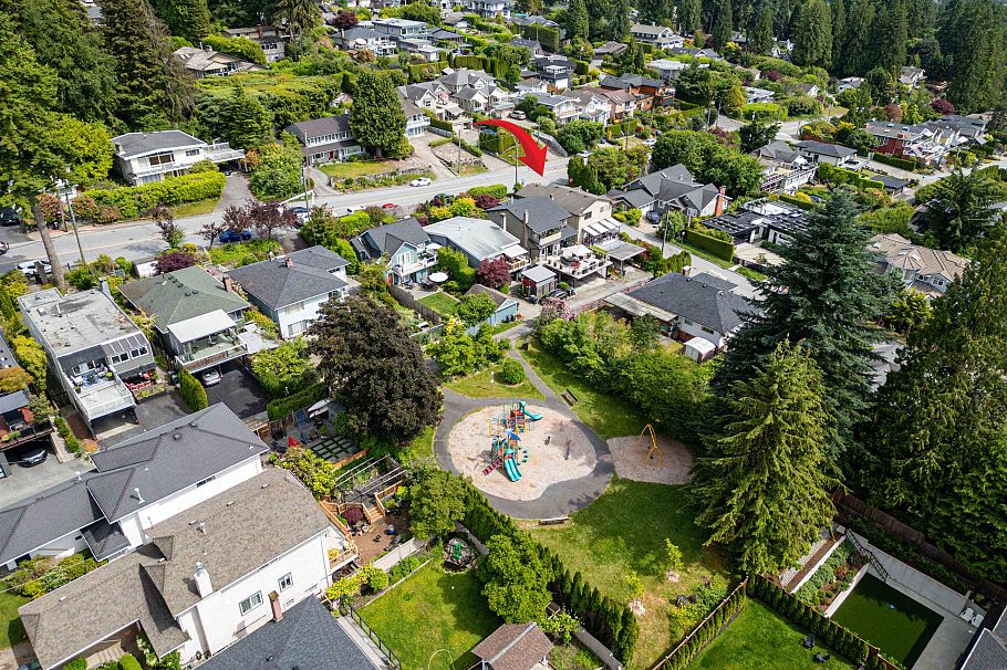 3821 Lonsdale Avenue North Vancouver, BC - 30