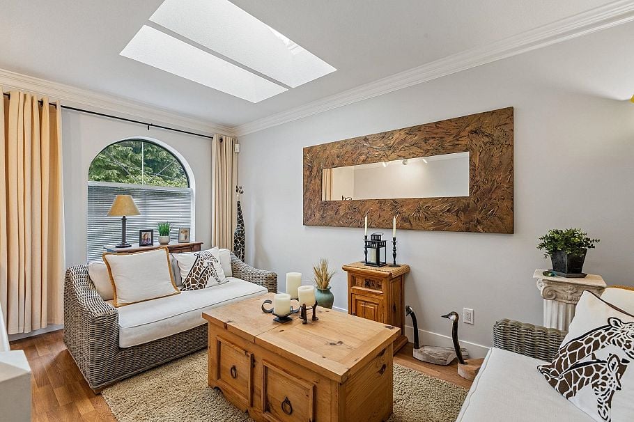 3491 St. Georges Avenue North Vancouver, BC - 4