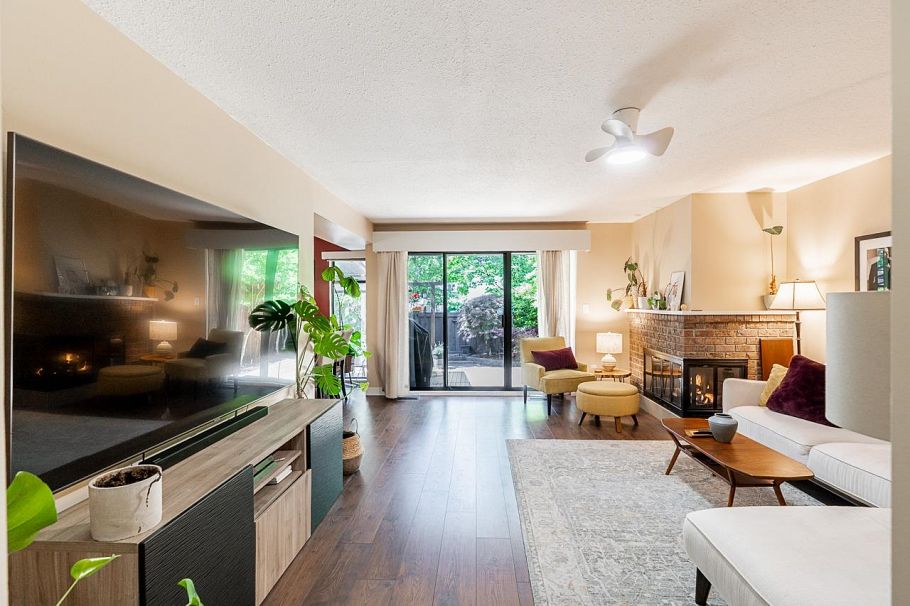 11 3350 Rosemont Drive Vancouver, BC - 3