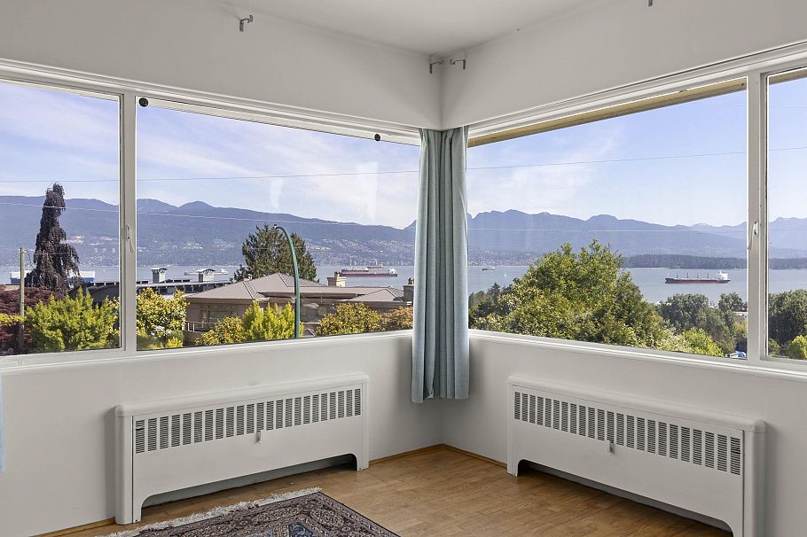 4514 Bellevue Drive Vancouver, BC - 4