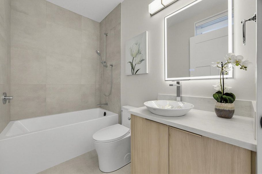 2170 Adanac Street Vancouver, BC - 9