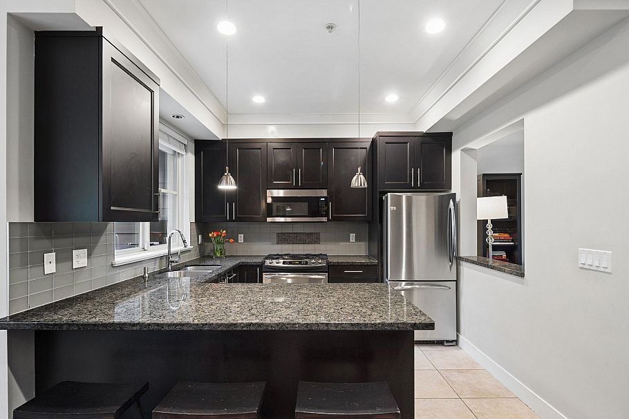 2 3025 Baird Road North Vancouver, BC - 5