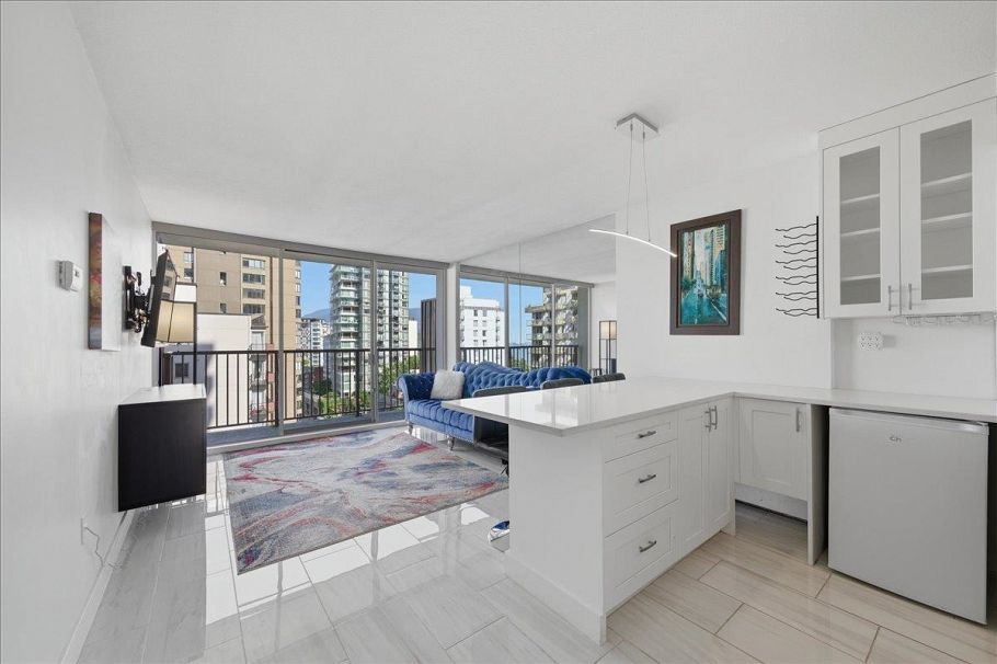 802 1251 Cardero Street Vancouver, BC - 1