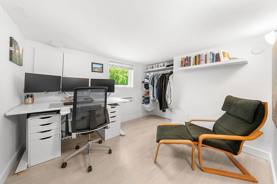 803 Calverhall Street North Vancouver, BC - 15