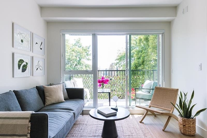 407 2253 E Broadway Street Vancouver, BC - 2