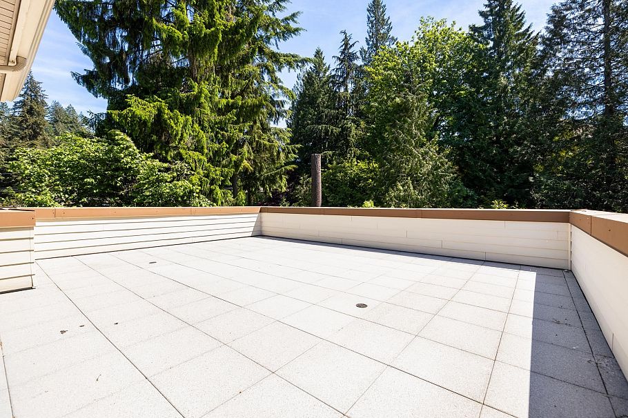 PH2 2832 Capilano Road North Vancouver, BC - 33