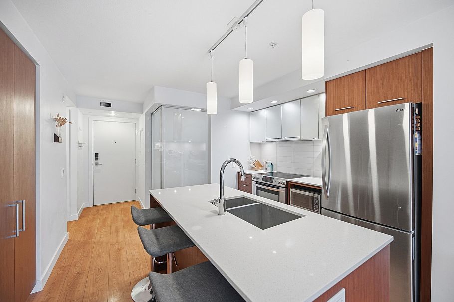 209 221 E 3rd Street North Vancouver, BC - 3