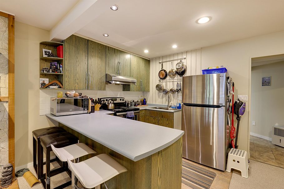 3821 Lonsdale Avenue North Vancouver, BC - 28
