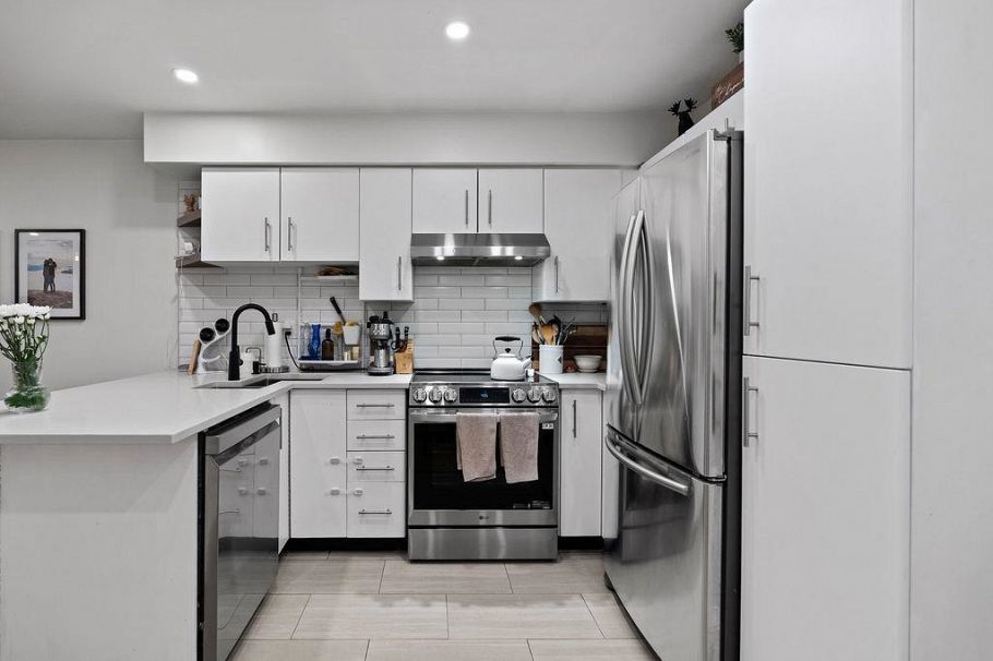 C2 332 Lonsdale Avenue North Vancouver, BC - 11