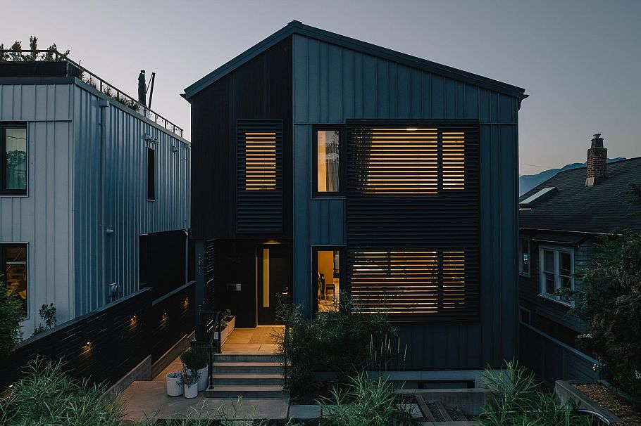 2913 Trinity Street Vancouver, BC - 1