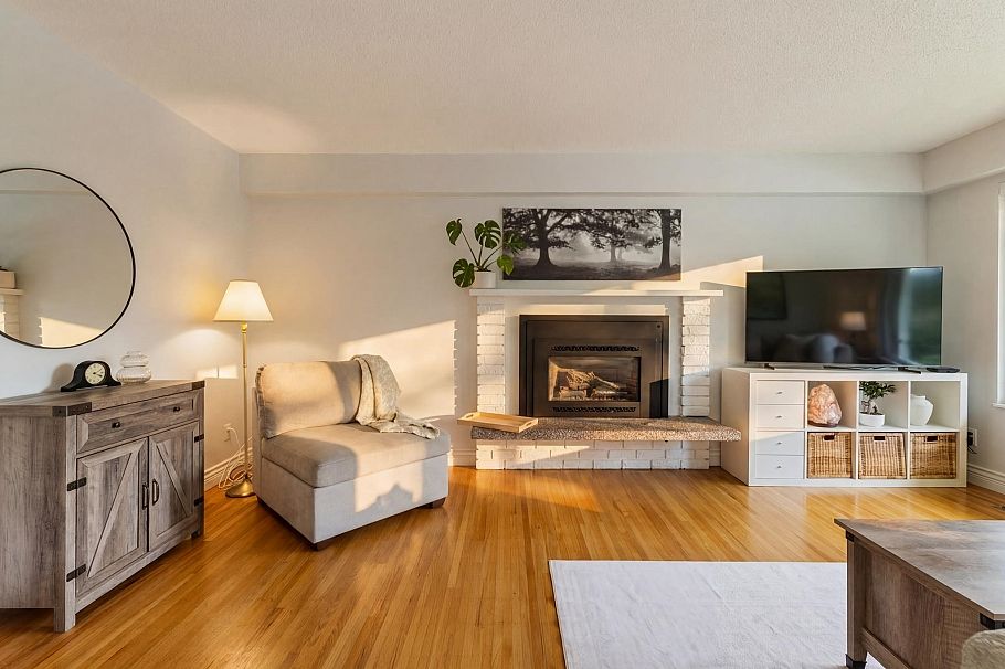1438 Mcnair Drive North Vancouver, BC - 4
