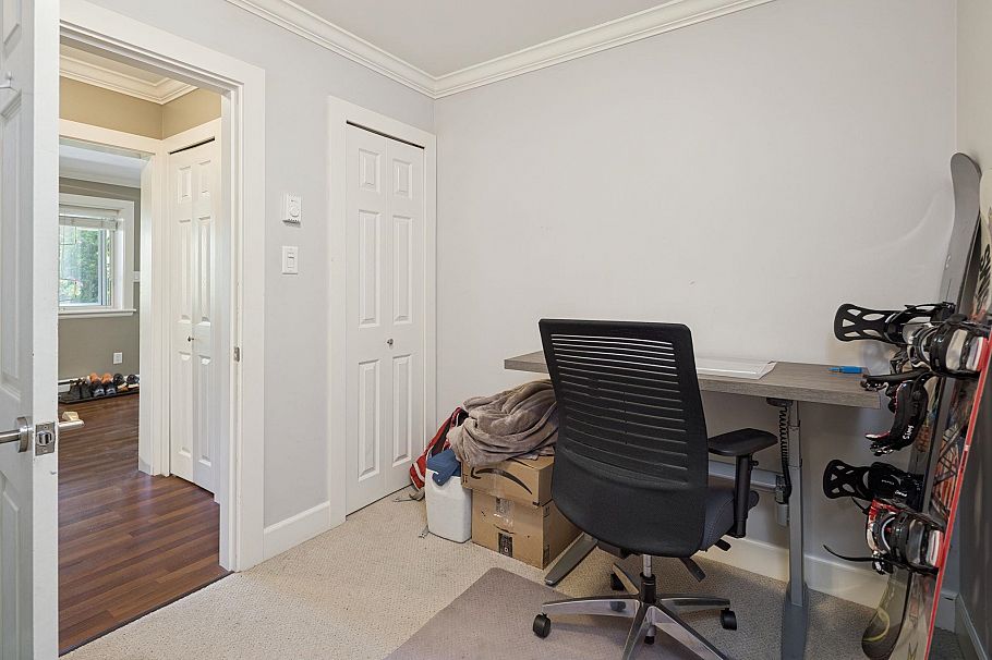 1225 Adderley Street North Vancouver, BC - 27