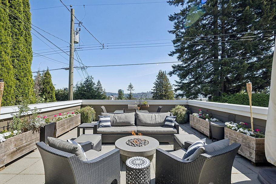 1225 Adderley Street North Vancouver, BC - 29