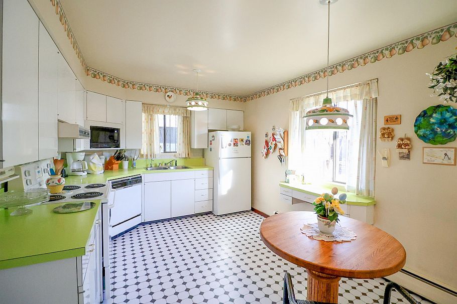 6816 Ontario Street Vancouver, BC - 7