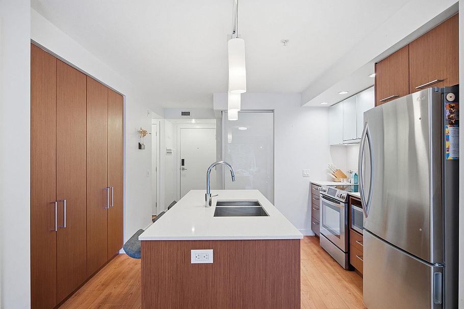 209 221 E 3rd Street North Vancouver, BC - 5