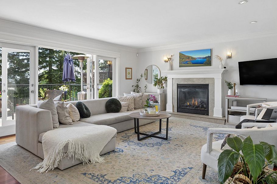 1225 Adderley Street North Vancouver, BC - 3