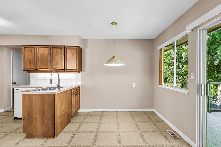1110 Lodge Road North Vancouver, BC - 13