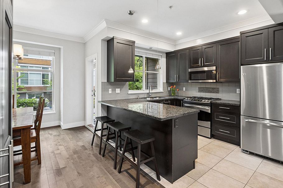 2 3025 Baird Road North Vancouver, BC - 9