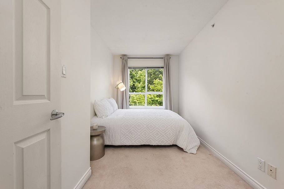 8431 Jellicoe Street Vancouver, BC - 27