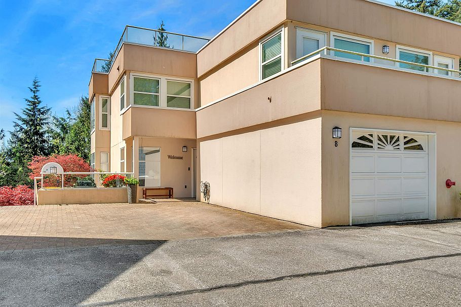 8 2425 Edgemont Boulevard North Vancouver, BC - 1