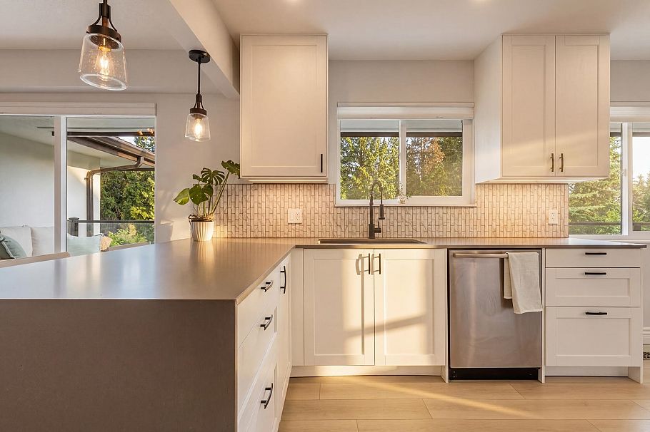 1438 Mcnair Drive North Vancouver, BC - 9