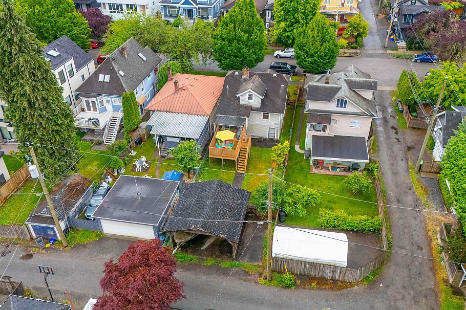 423 E 37th Avenue Vancouver, BC - 5