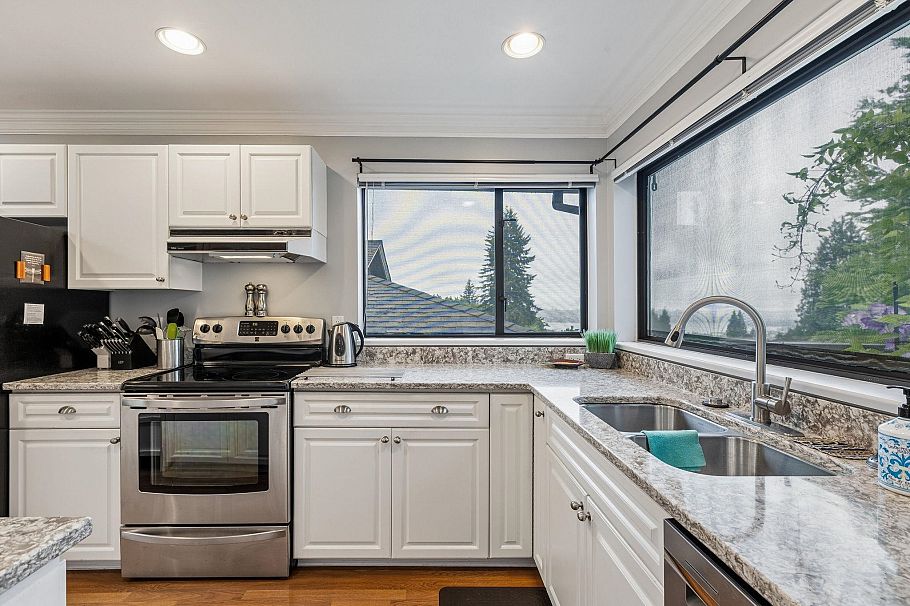 3491 St. Georges Avenue North Vancouver, BC - 19