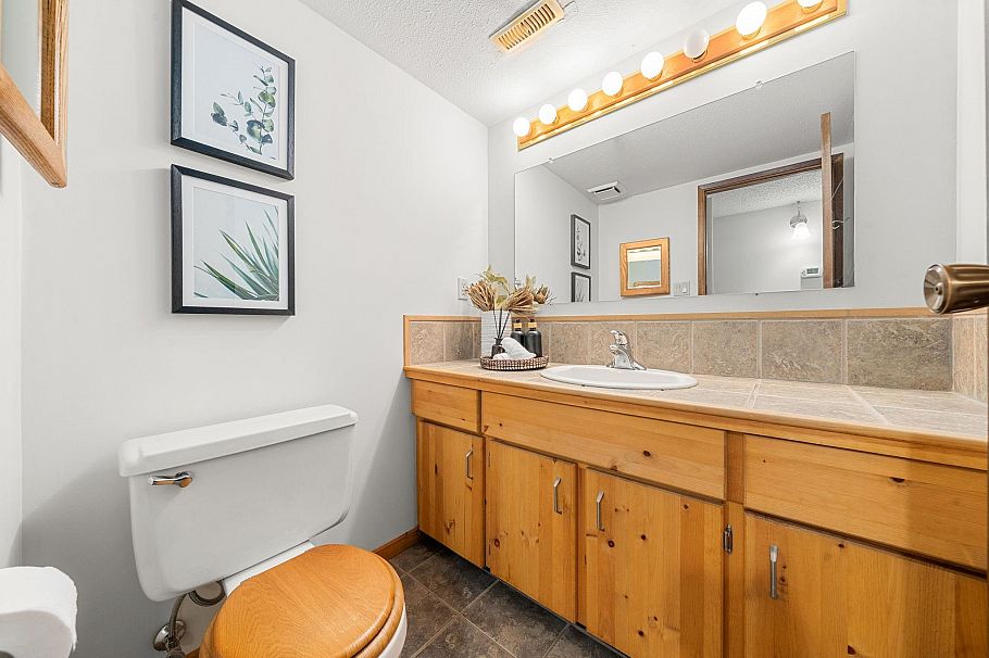 2297 Bowser Avenue North Vancouver, BC - 36