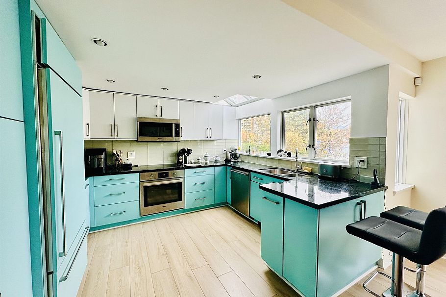 1596 Island Park Walk Vancouver, BC - 4
