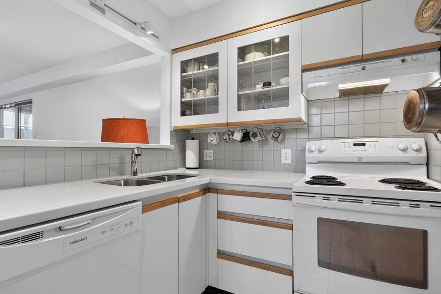 313 2175 W 3rd Avenue Vancouver, BC - 9