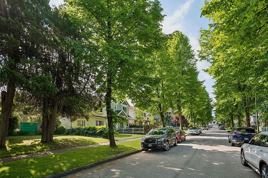 4420 Perry Street Vancouver, BC - 4