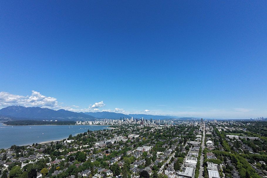 3770 W 13th Avenue Vancouver, BC - 4