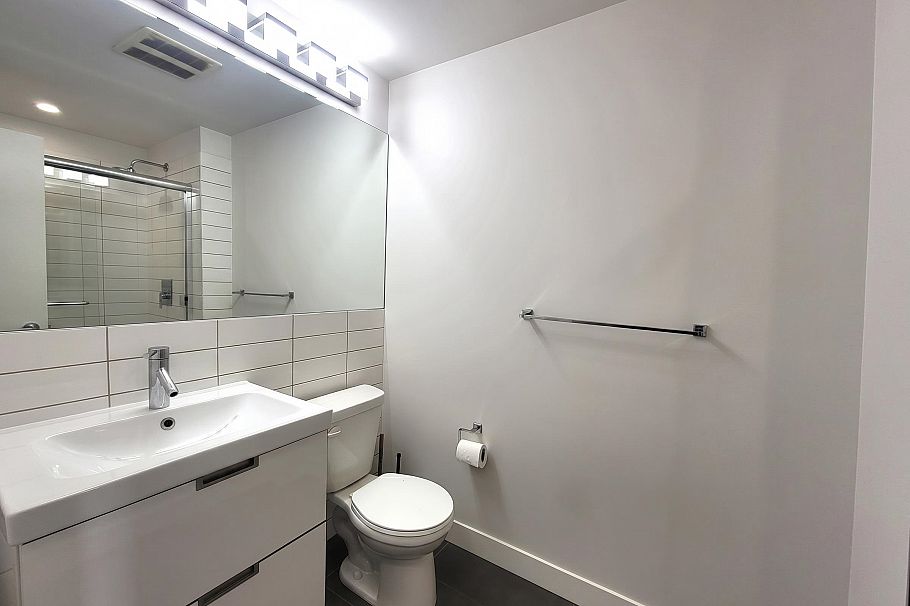 503 138 E Hastings Street Vancouver, BC - 5