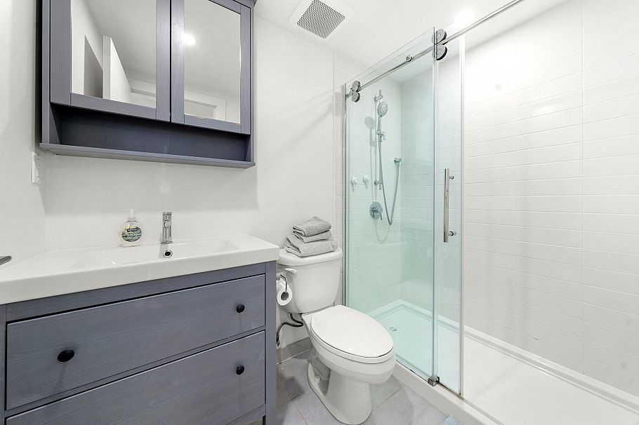 803 Calverhall Street North Vancouver, BC - 24