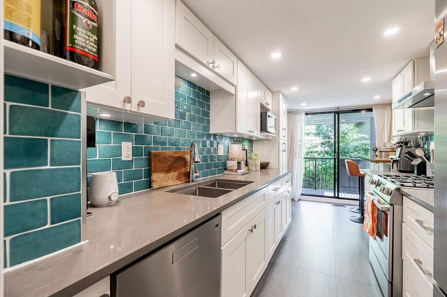 11 3350 Rosemont Drive Vancouver, BC - 10