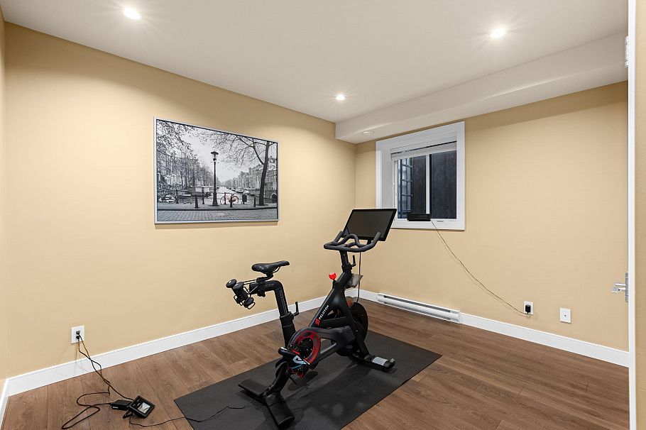 315 E 20th Street North Vancouver, BC - 31
