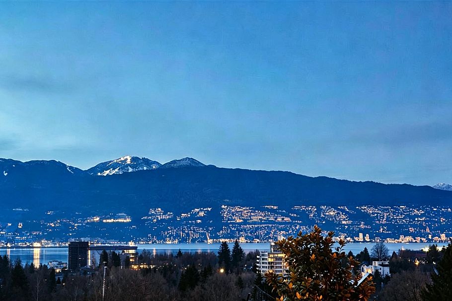 3770 W 13th Avenue Vancouver, BC - 3
