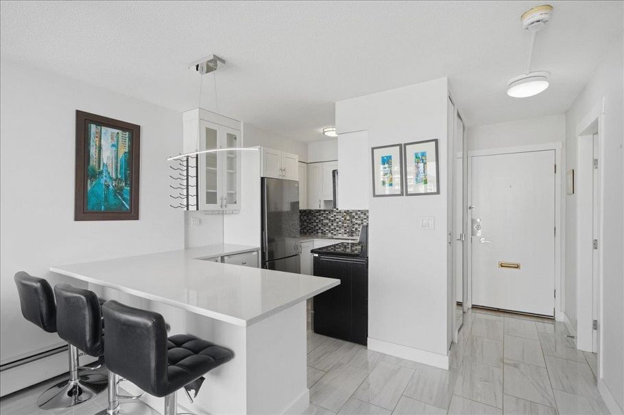 802 1251 Cardero Street Vancouver, BC - 5