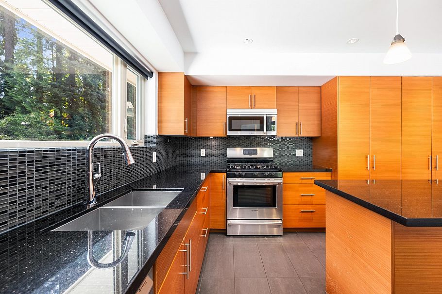 PH2 2832 Capilano Road North Vancouver, BC - 20