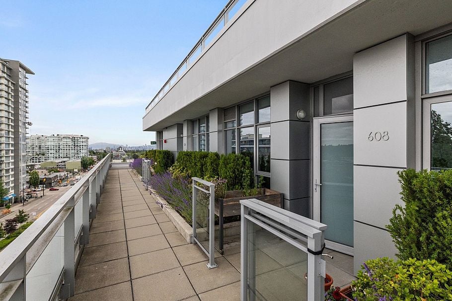 608 2435 Kingsway Vancouver, BC - 2
