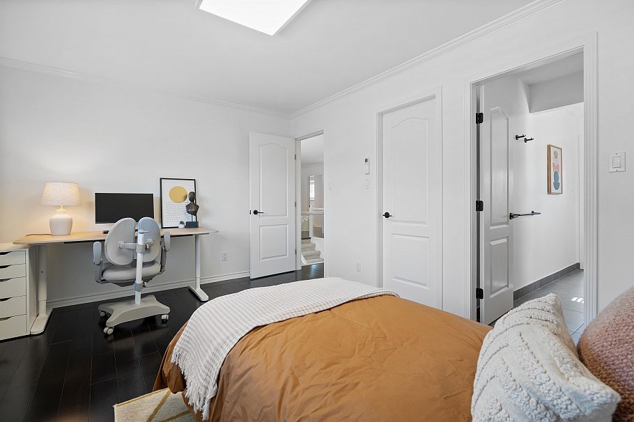 917 Wavertree Road North Vancouver, BC - 35