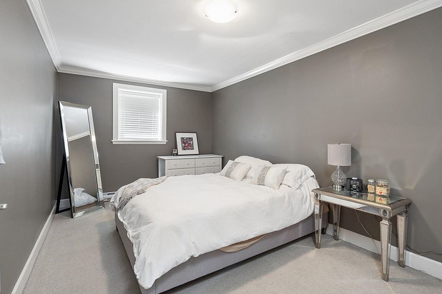 1225 Adderley Street North Vancouver, BC - 26