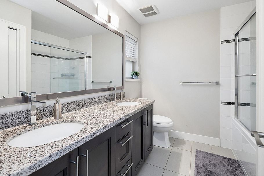 2 3025 Baird Road North Vancouver, BC - 22