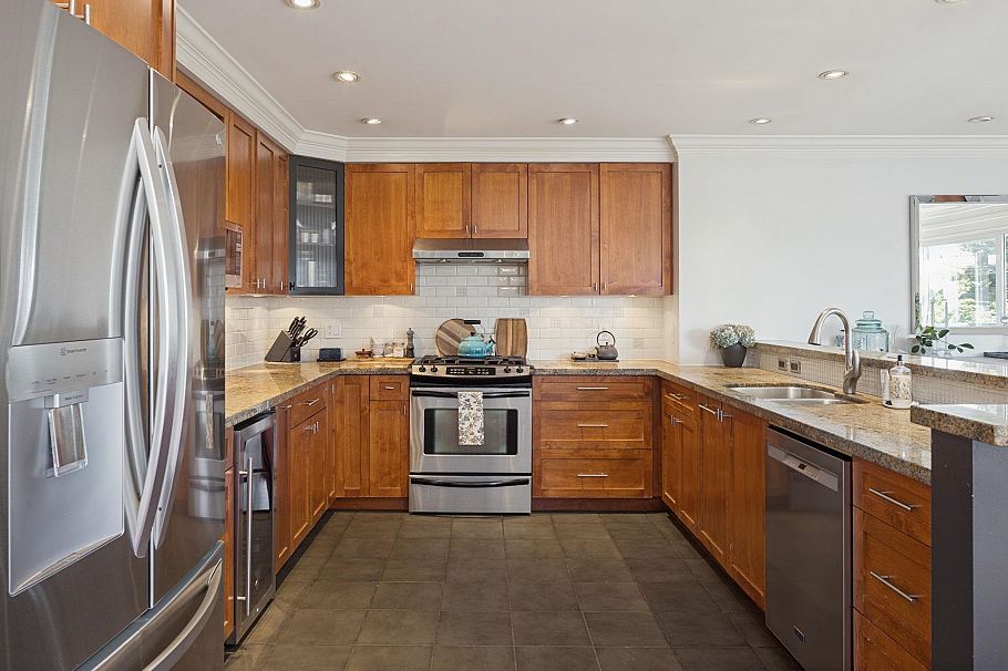1225 Adderley Street North Vancouver, BC - 8