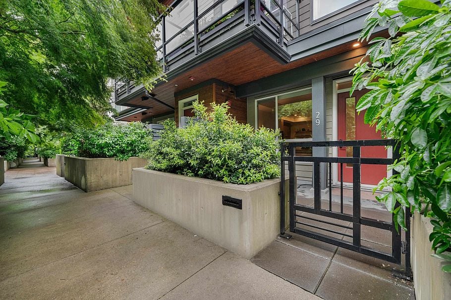29 533 E 3rd Street North Vancouver, BC - 34