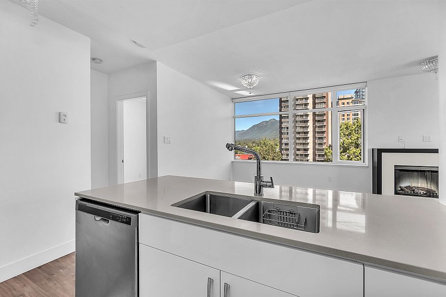 802 158 W 13th Street North Vancouver, BC - 14