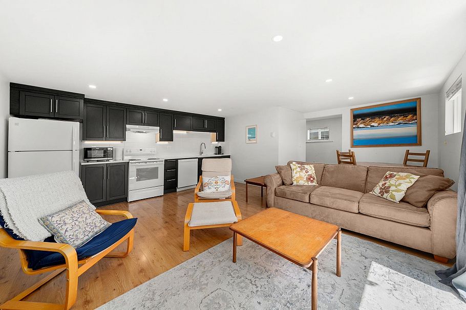 803 Calverhall Street North Vancouver, BC - 20
