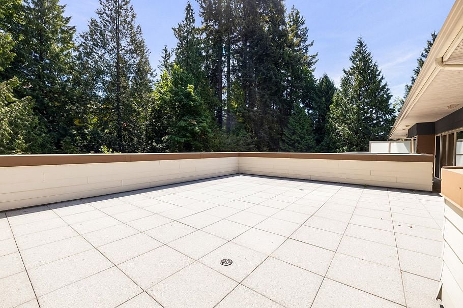 PH2 2832 Capilano Road North Vancouver, BC - 34